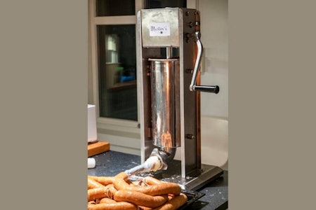 Robust i stål: Pølsestapperen fra Master’s Choice har fungert knirkefritt til både spekepølser og til middagspølser. Test av Master’s Choice pølsestapper