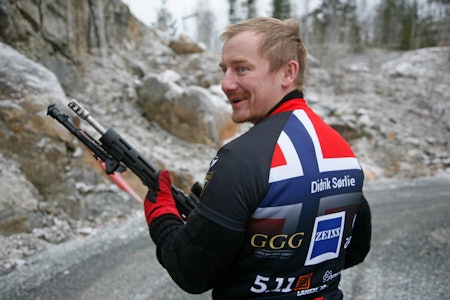 Øvrigheta rår: - Ombygging istedenfor skroting kunne vært en løsning for halvauto-eiere som fortsatt ønsker ha et lovlig våpen. Men det er øvrigheta som rår, sier Didrik Sørlie, børsemaker og dynamisk skytter av internasjonal klasse. Øvrigheta rår: - Ombygging istedenfor skroting kunne vært en løsning for halvauto-eiere som fortsatt ønsker ha et lovlig våpen. Men det er øvrigheta som rår, sier Didrik Sørlie, børsemaker og dynamisk skytter av internasjonal klasse.