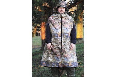 THINSULATE: Dovrefjell Classic med Thinsulate isolasjon leveres i det kvadratiske formatet, så vekten er overkommelig til tross for at den er fôret. Jeger ikledd Dovrefjell Classic Thinsulate fjellduk