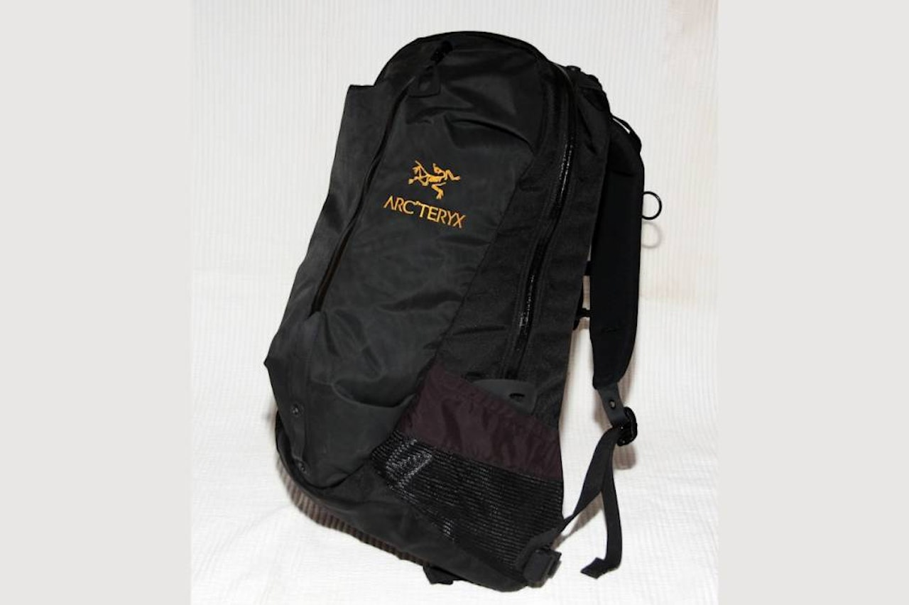 ARCTERYX ARRO 22:  En snerten sekk, men ikke førstevalget til den som er ute etter det enkle og funksjonelle. Foto: C. Hemmingby ARCTERYX RYGGSEKK ARRO 22 TIL TEST