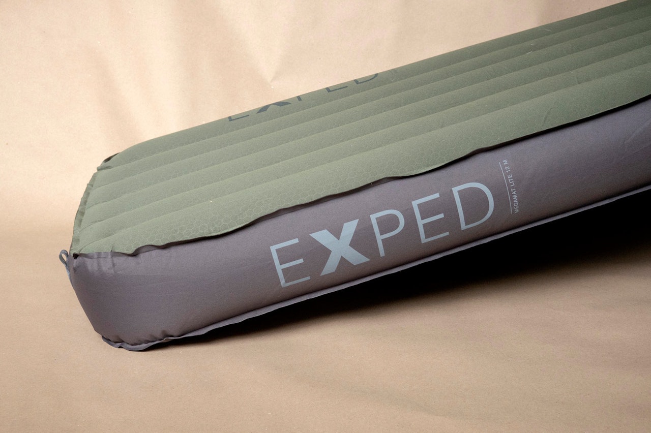 EXPED MEGAMAT: Exped Megamat Lite 12 oppleves som i smaleste laget. Gå for 12 MW-versjonen for å få fullt utbytte av liggekomforten. Exped Megamat Lite 12 liggeunderlag til test