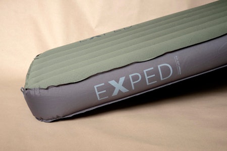 EXPED MEGAMAT: Exped Megamat Lite 12 oppleves som i smaleste laget. Gå for 12 MW-versjonen for å få fullt utbytte av liggekomforten. Exped Megamat Lite 12 liggeunderlag til test