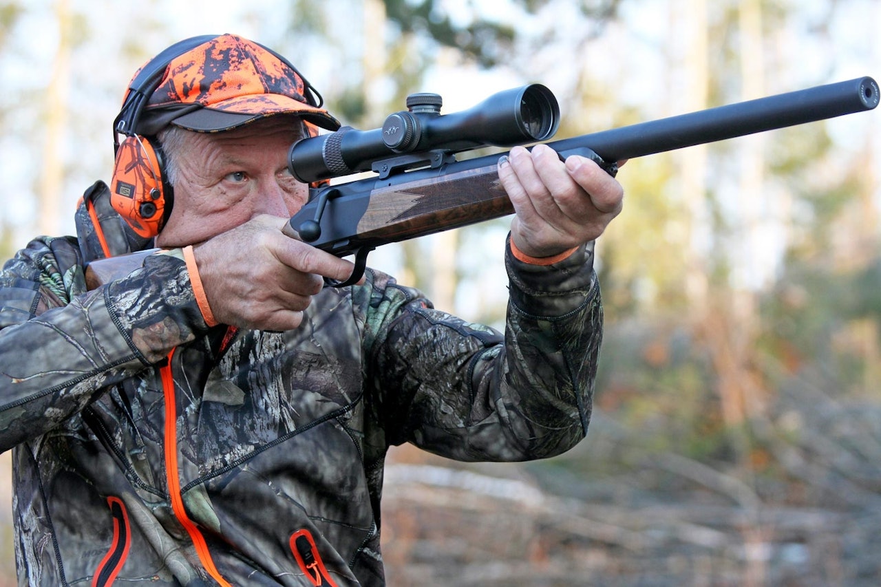 Blaser R8 Silence rettrekker rifle lyddemper test