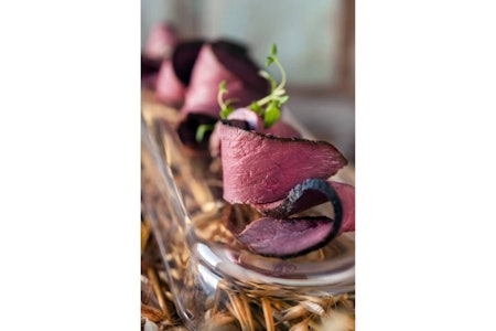 Flere viltoppskrifter får du i Jeger-kokk Charlotte Mohn Gaustads bok, utgitt på Cappelen Damm forlag. Fotograf Mona Nordøy. Flere viltoppskrifter får du i Jeger-kokk Charlotte Mohn Gaustads bok, utgitt på Cappelen Damm forlag. Fotograf Mona Nordøy.