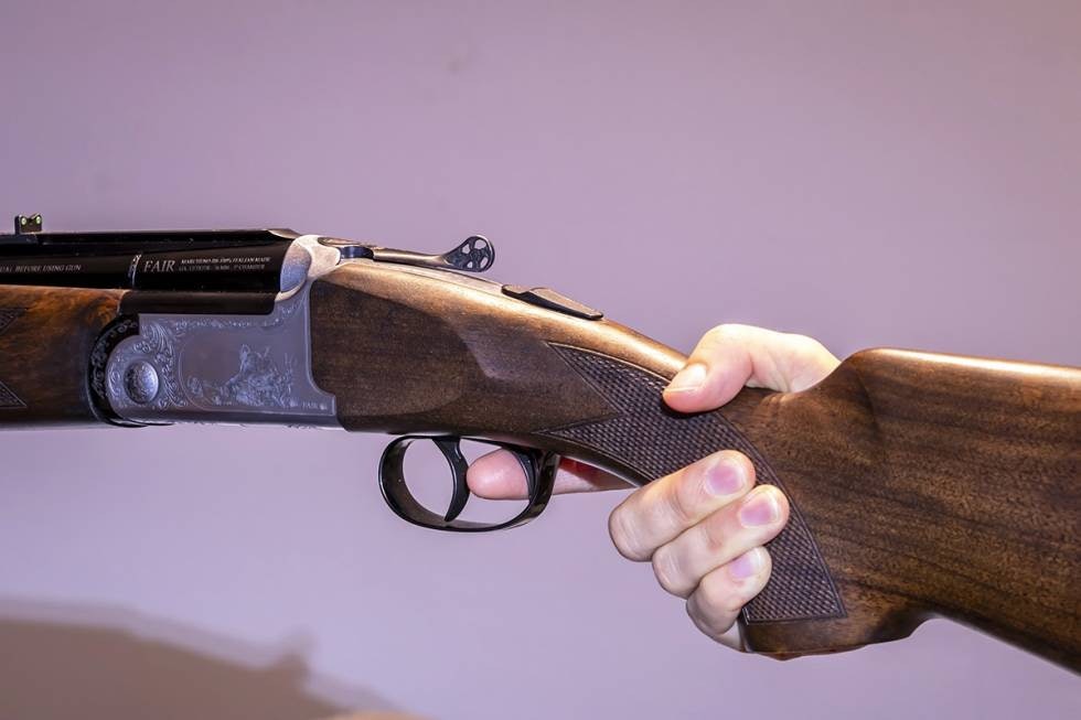 Sikkerhet først: Å bruke bakre avtrekker til rifleløpet minsker sjansen for at du drar av rifleløpet etter fugl i flukt. Det er bra for sikkerheten! Sikkerhet først: Å bruke bakre avtrekker til rifleløpet minsker sjansen for at du drar av rifleløpet etter fugl i flukt. Det er bra for sikkerheten!