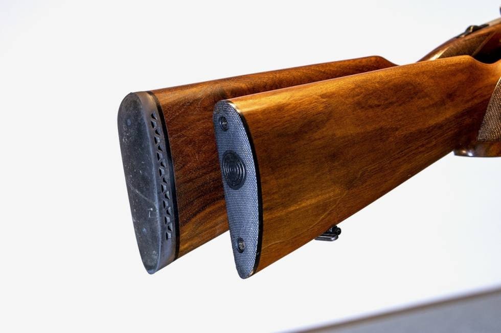 Kolbekappe: Rekylen fra rifleløpet er noe hardere enn fra hagleløpet, så en god rekylkappe er gull på skytebanen. I skogen så tenker du neppe over det. Kolbekappe: Rekylen fra rifleløpet er noe hardere enn fra hagleløpet, så en god rekylkappe er gull på skytebanen. I skogen så tenker du neppe over det.