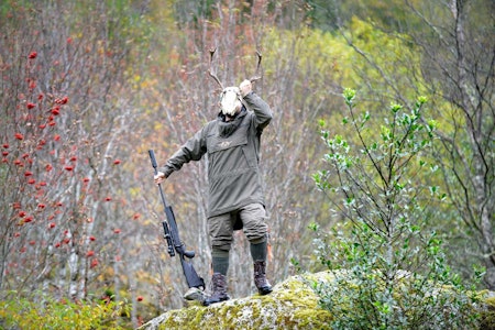 BØR FÅ LEVE: Bukker på vei opp bør få nå toppen, mener Kristian Myrmel. Hjortejakt, trofé, gevir