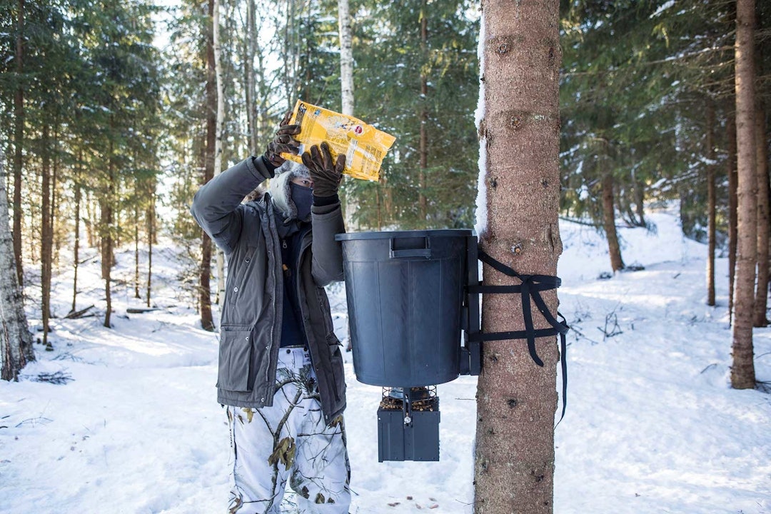 Romslig: Pelletsen legges i tønna som rommer 75 l (50 l på test-prototypen), men finnes i en større modell på hele 120 liter. Det gjør at du ikke behøver fylle så ofte. Test-forautomat-revjakt-3