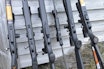 Finnes det en god rifle for fuglejakt? «Ja», mener vår skribent. Seks småviltrifler til fuglejakt plassert mot en vegg