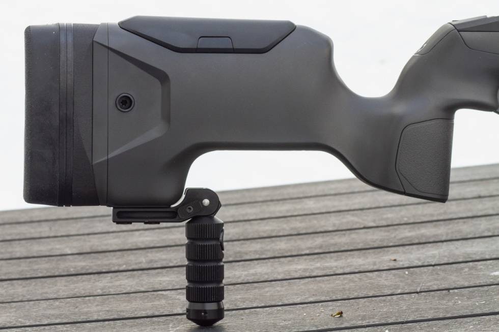M-lok: Det er tilkoblingsmuligheter under kolben slik at du kan sette på en enkel kolbestøtte, her i Precision-versjonen. M-lok: Det er tilkoblingsmuligheter under kolben slik at du kan sette på en enkel kolbestøtte, her i Precision-versjonen.