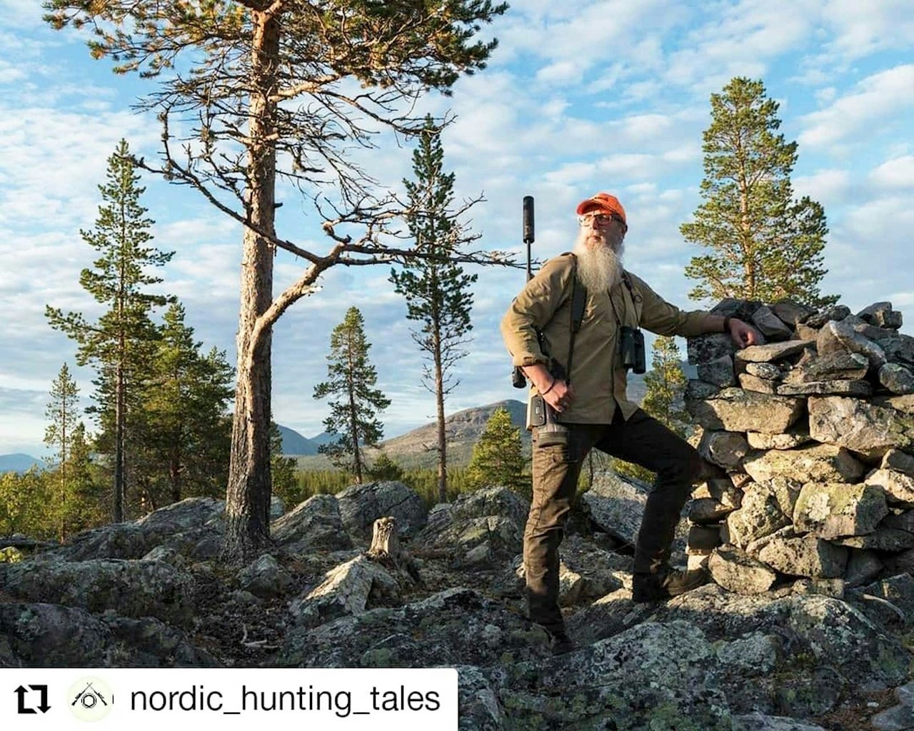 @nordic_hunting_tales: Where I grew up and learned to hunt, we often hunted reindeer down in the forest. You surely do not have that same view and it is more difficult to find the herds. However, by time you gather experience the hard way by failing: Where the animals will show up, depends on where they were spotted the day before, how the wind is, how far into the hunting season it is - along with other factors. Finding the animals where you guessed they would be, is as years pass by and numbers of animals shot piling up, almost as rewarding as shooting one. That is what hunting is to me. #jeger #reinsjakt #rendalen #hauskenlyddemper #kkcofnorway #seetheunseen #modernhuntsman #meateater #earnyourfood 