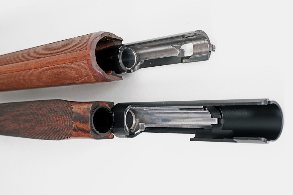 Nærbilde av demontert forskjefte på halvautomatene Winchester SX4 og Sauer SL5