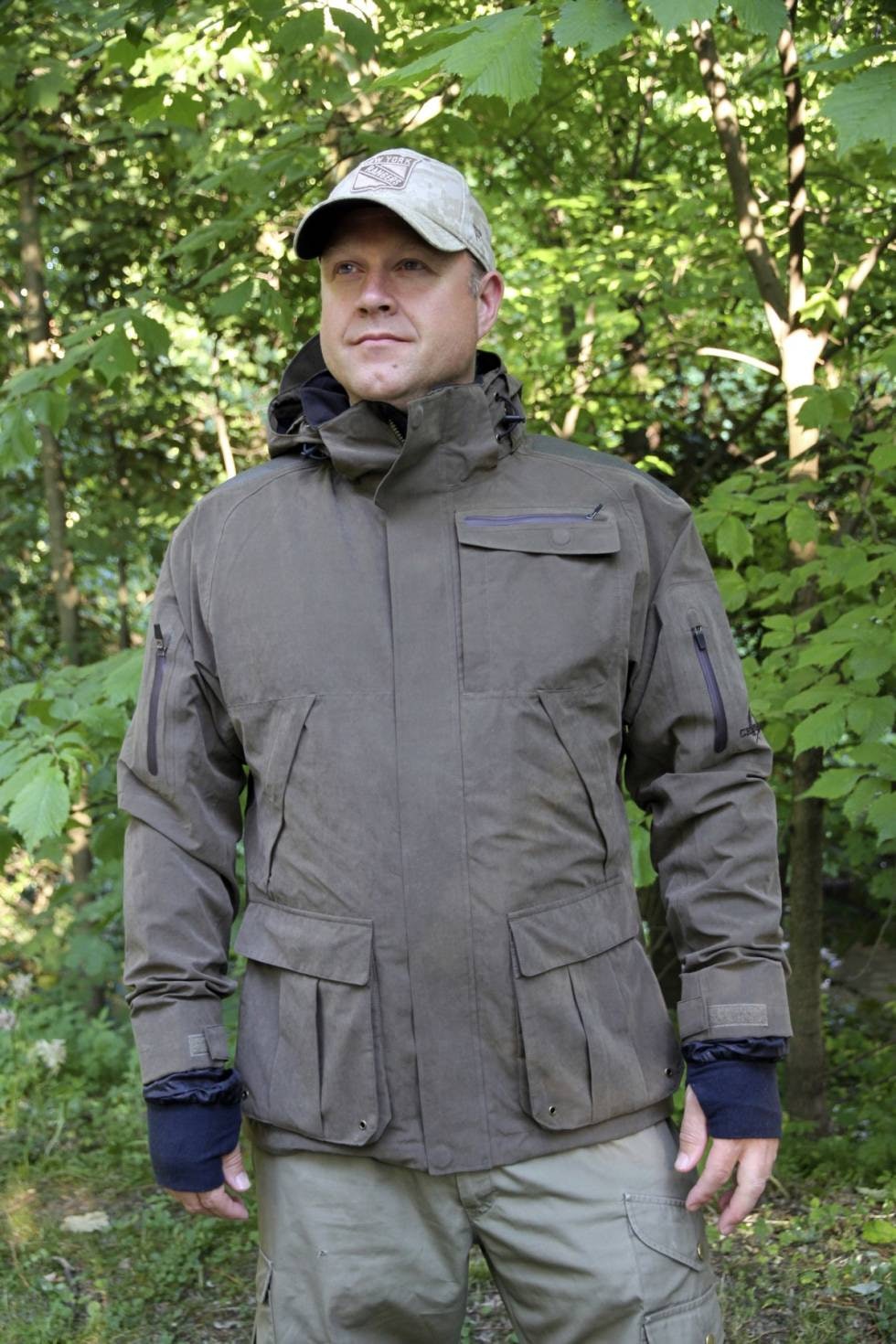 Lommerik: Chevalier har vært sjenerøse med antallet lommer på Highland XLT.. Jeger ikledd jaktjakke fra Chevalier