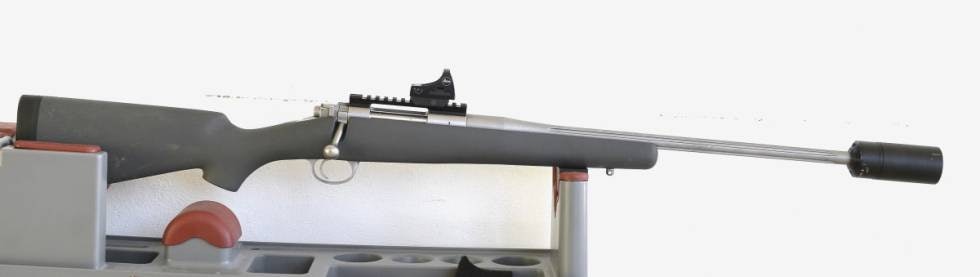 RIGG FOR TRANG POST: Superlett Leica Tempus rødpunktsikte og kort demper gjør Kimber Montana lettmanøvrert når man må forsere vindfall på smygjakt og på vei til post. Totalvekt: 2,65 kg. Kimber Montana riflerigg