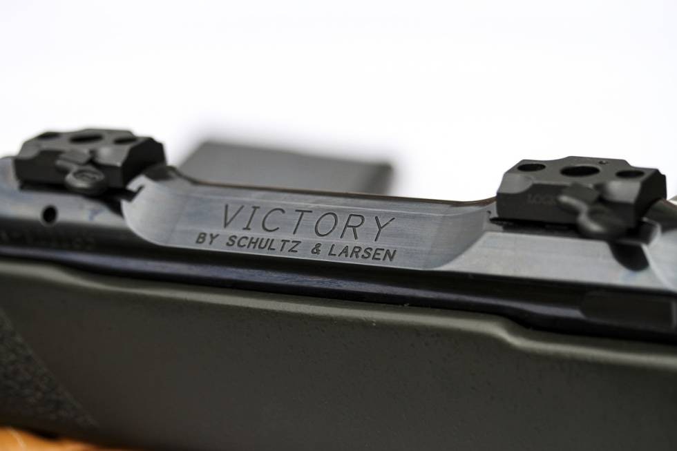 Nærbilde av QR-baser på victory carbon rifle