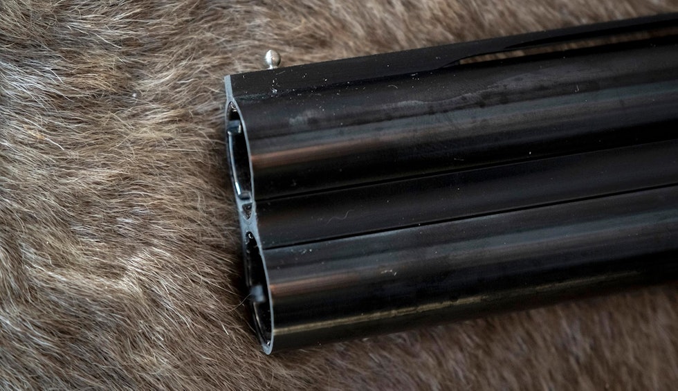 Enkel: Siktemidlene består av en ventilert skinne med et enkelt siktekorn. Nærbilde av sikteskinnene på Beretta Silver Pigeon 1 MY19 på dyreskinn