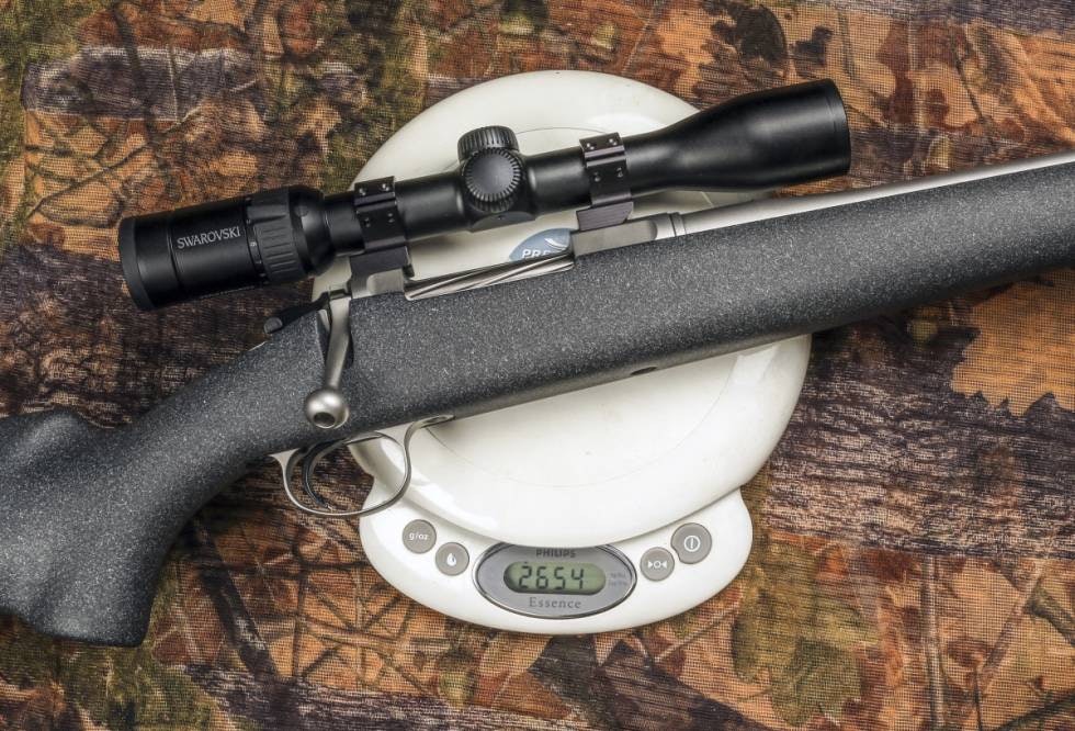 TESTRIFLE: Testrifla veide 2,654 gram med kikkertsikte og montasje! Barrett Fieldcraft rifle på en matvekt