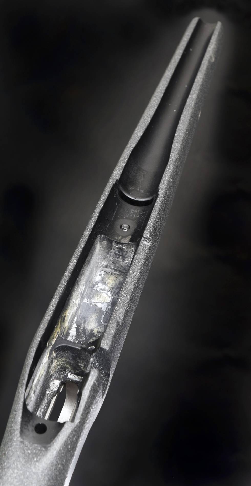 BEDD: Full bedding kaller fabrikken det, når pipa ligger i stokken. I tillegg er rifla søylebeddet. Bedding på barrett fieldcraft rifle
