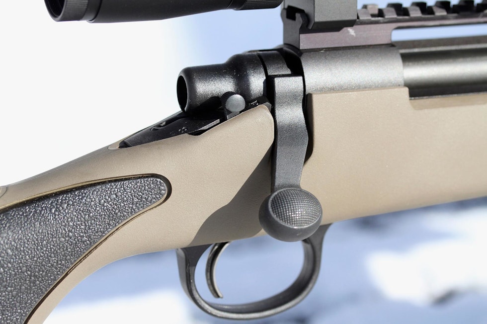 2-posisjons: Det utgjør en viss sikkerhetsrisiko med mange 2-posisjonssikringer at du ikke kan lade/ ta ut patron sikret. Dette kan du imidlertid med Remington 700. Test-av-våpenpakker-2