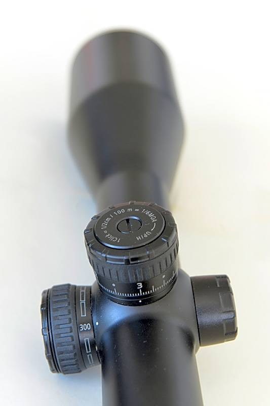 To tårn: Mange av siktene har kulebanekompensator. Zeiss har en genial løsning som kan stilles etter avstand til målet, tilpasset nettopp det kaliberet du bruker. To tårn: Mange av siktene har kulebanekompensator. Zeiss har en genial løsning som kan stilles etter avstand til målet, tilpasset nettopp det kaliberet du bruker.