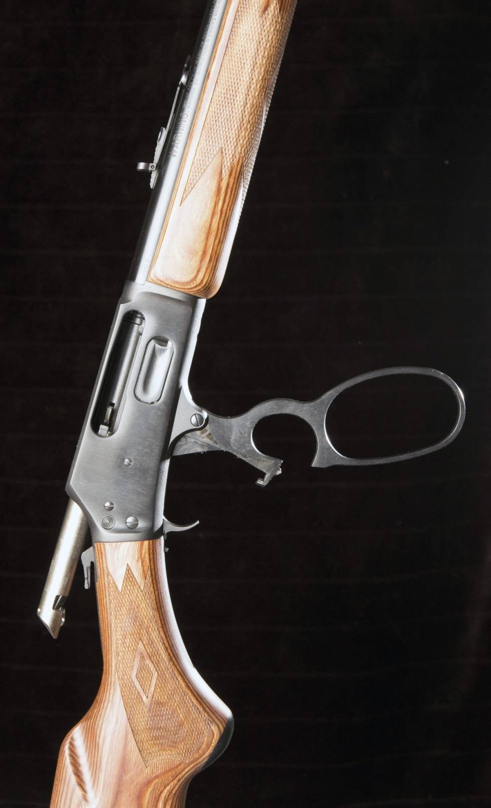 Marlin 1895 rifle på svart bakgrunn