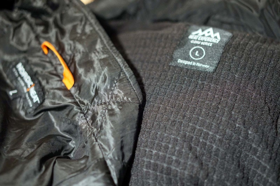 Innerfôr: Flere av vestene, så som Nordic Heat (t.v) har stoff innvendig som oppleves klamt. Ros til Heat Experience for behagelig fleece! Test-Varmeklær-3