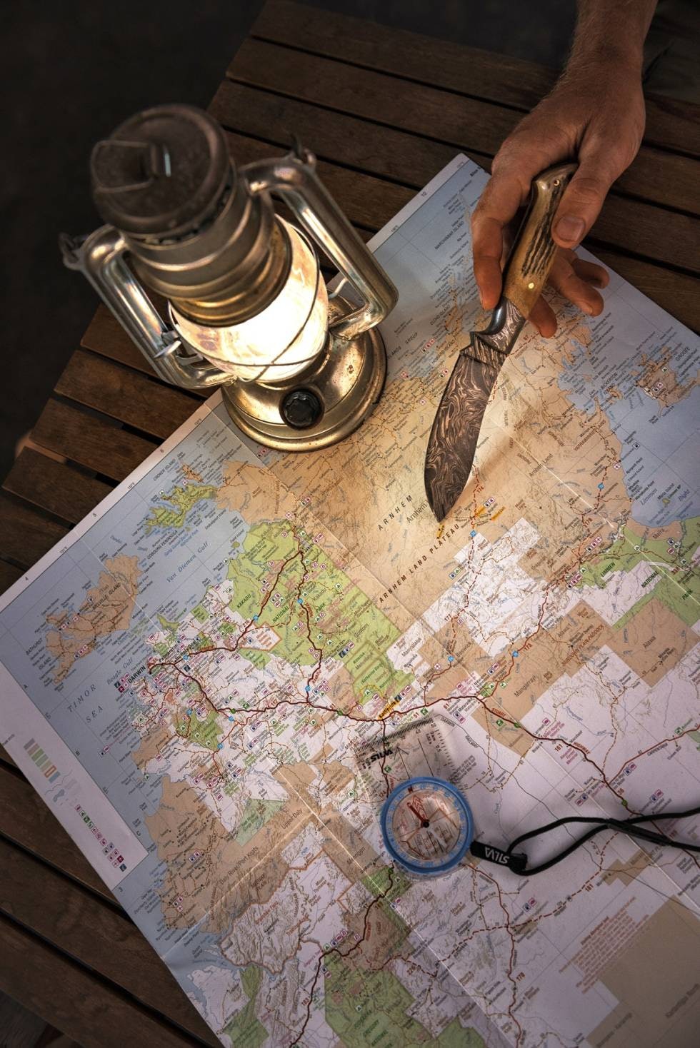 Ei flis: Arnhem Land er på størrelse med Island, men utgjør bare ei flis av Nothern Territory. Ei flis: Arnhem Land er på størrelse med Island, men utgjør bare ei flis av Nothern Territory.