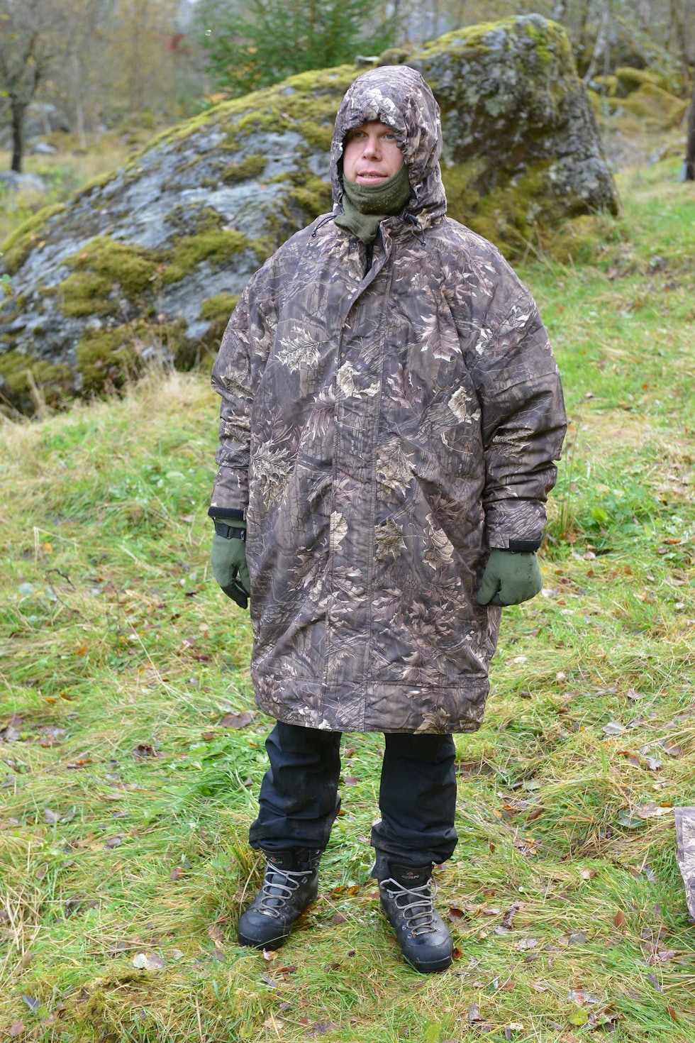 Annerledes: Hunters skiller seg fra de andre i testen ved at den deles med glidelås ved knærne og brukes som postjakke. Bunndelen kan du f.eks bruke som varmepose for hunden eller sitteplate. Test-posteringsposer-2