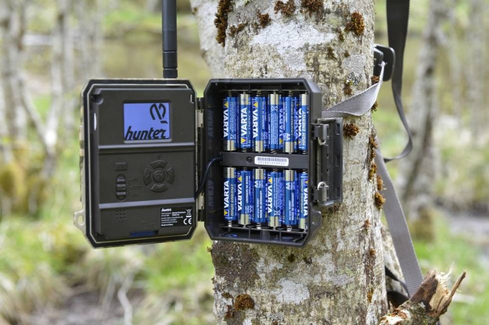 SÅRBAR Luke: Når du sjekker bildene på Hunter, må fronten åpnes. Batteriene blir blottlagt og kan bli utsatt for nedbør. SÅRBAR Luke: Når du sjekker bildene på Hunter, må fronten åpnes. Batteriene blir blottlagt og kan bli utsatt for nedbør.
