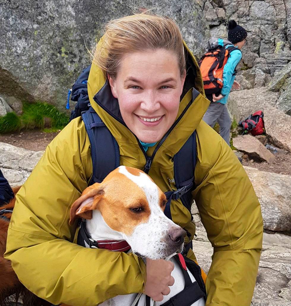 Anja Pedersen måtte vente i et halvt år på å få godkjent våpenet hun hadde søkt om i Agder politidistrikt. Anja Pedersen veterinær