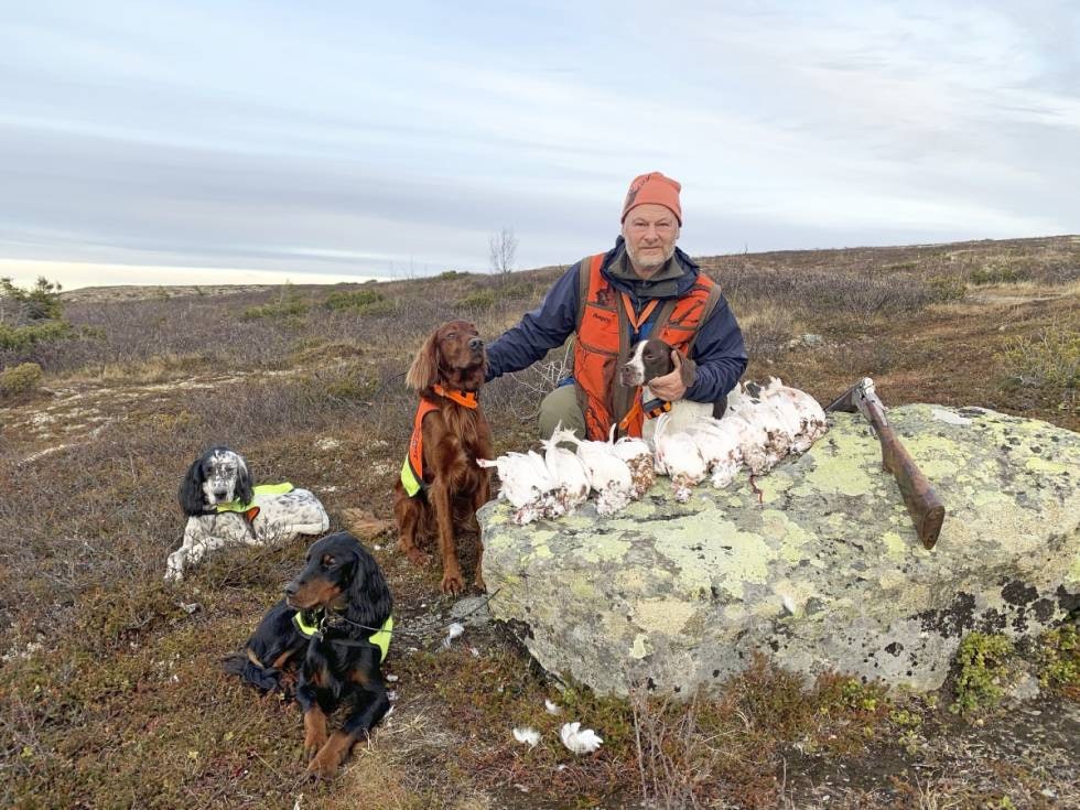 Tid og tålmod: Konsekvent dressur, kjærlighet, engasjement og tålmodighet er veien til en trygg og vellykket fuglehund ifølge Hans Simensen. (Foto: Thomas Bull Enger) Tid og tålmod: Konsekvent dressur, kjærlighet, engasjement og tålmodighet er veien til en trygg og vellykket fuglehund ifølge Hans Simensen. (Foto: Thomas Bull Enger)