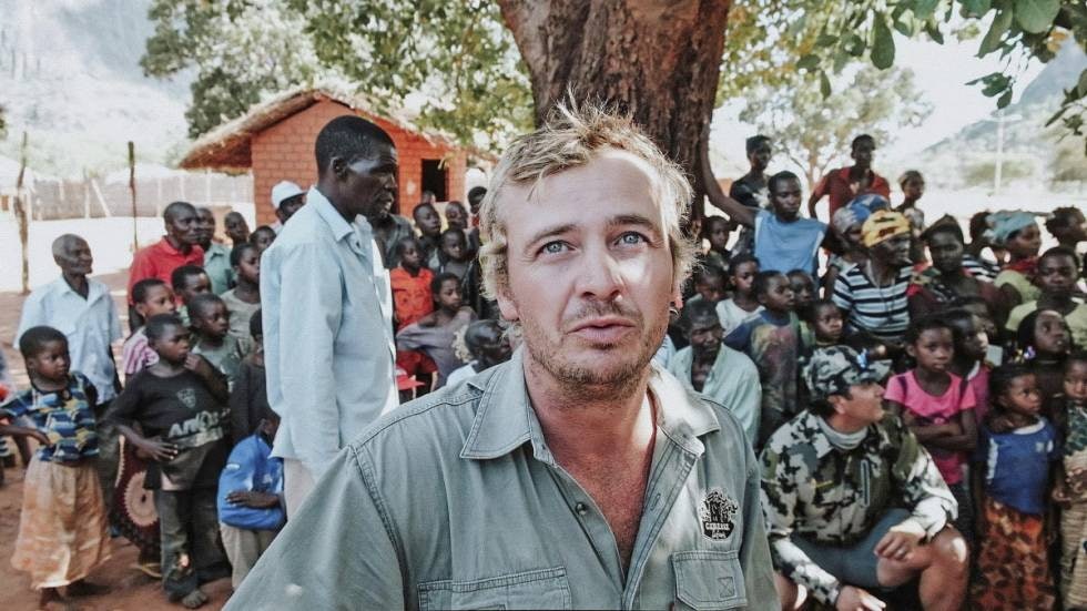 Skole og sykehus: Hardus Van Zyl og hans team har hjulpet lokalbefolkningen med skoler og sykehus takket være inntektene fra bærekraftig trofejakt i Mosambik. (Foto: Kolby Edwards) Skole og sykehus: Hardus Van Zyl og hans team har hjulpet lokalbefolkningen med skoler og sykehus takket være inntektene fra bærekraftig trofejakt i Mosambik. (Foto: Kolby Edwards)