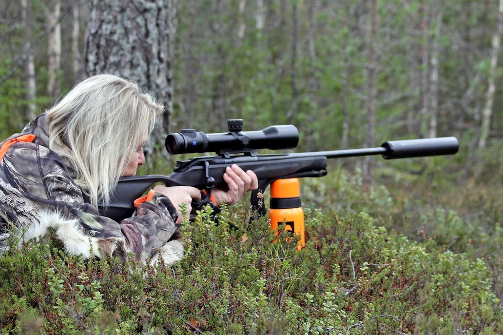 Varm støtte: Til og med termosen kan gi ekstra støtte i et knipetak. Skytestøtter-Rifleskyting-10
