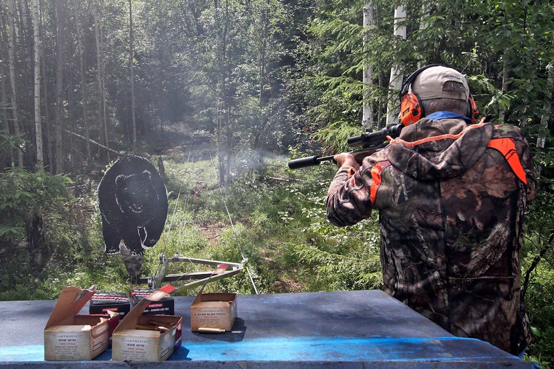 Rask rettrekker: Med angripende bjørn på kloss hold var det godt å ha en rask rettrekker som Blaser! Skyteseminar-4