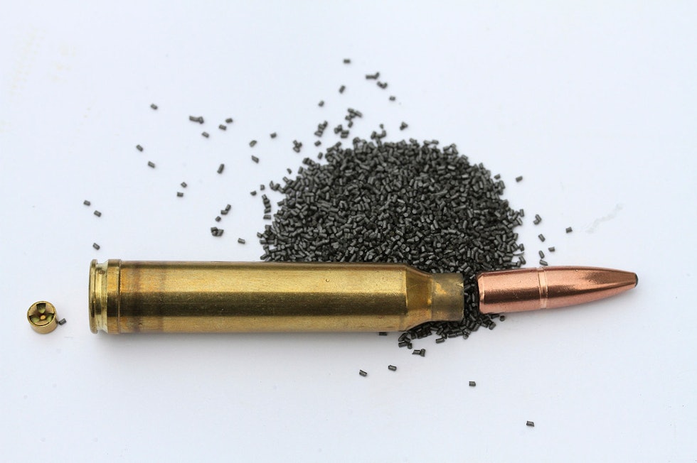 ENKLE DELER: En patron består av hylse, tennhette, krutt og kule. Verre er det ikke. hjemmelading hjemmeladning rifle patroner riflepatroner jaktammunisjon