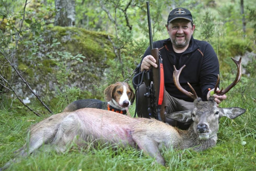 SUPERBUKKEN: Tom Saastad smiler i skjegget, fornøyd med Klingagårdens Oscar, men har aldri opplevd maken til hardskutt hjortebukk. SUPERBUKKEN: Tom Saastad smiler i skjegget, fornøyd med Klingagårdens Oscar, men har aldri opplevd maken til hardskutt hjortebukk.