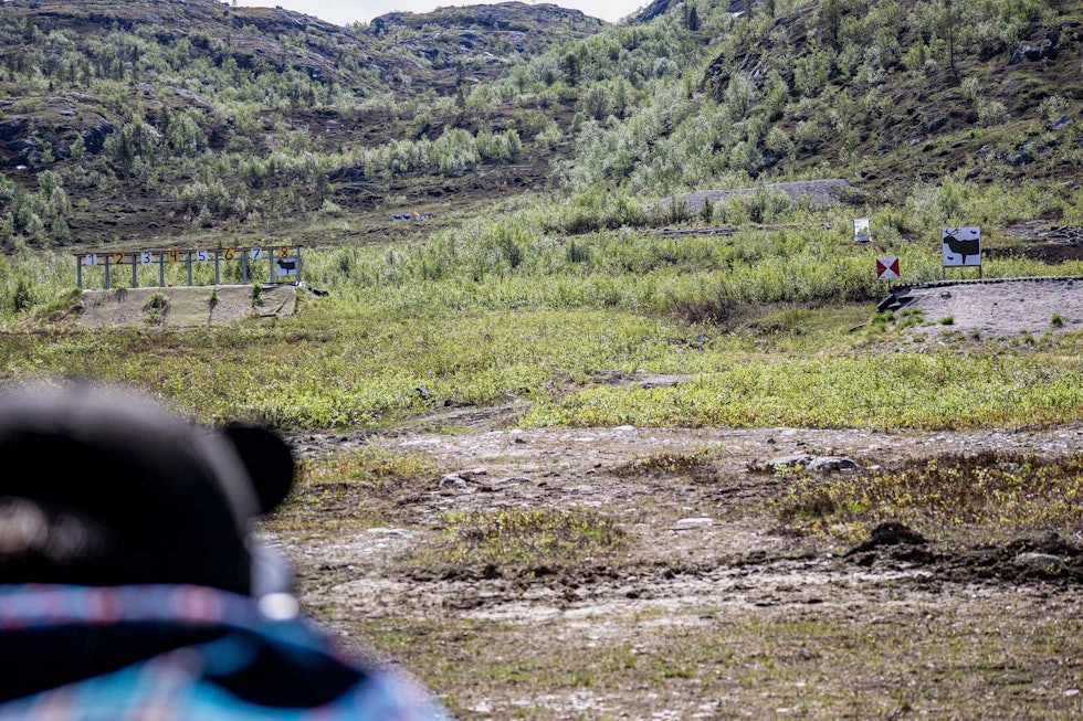 Kort og langt: Når du har trent litt på reinsfiguren 500 meter unna (i midten), virker skivene på 100 (t.h) og 200 meter (t.v.) brått fryktelig store – og oppskytingen går som en lek! Skytetrening-Storviltprøven-7