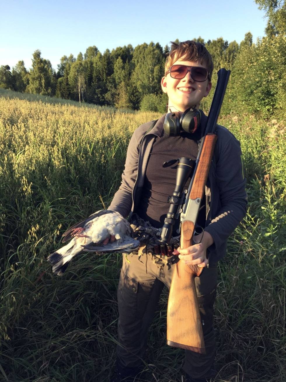 DEN STØRSTE GLEDEN: - Jeg traff, jeg traff! Håkons glede er stor når første due er felt. DEN STØRSTE GLEDEN: - Jeg traff, jeg traff! Håkons glede er stor når første due er felt.