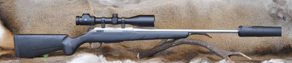 TIKKA T3 LINKS STAINLESS: Med Zeiss Conquest DL 3-12x50 kikkertsikte. Rifle kr 14 000, sikte kr 12 000 og lyddemper Hausken 191 kr 3000. TIKKA T3 LINKS STAINLESS: Med Zeiss Conquest DL 3-12x50 kikkertsikte. Rifle kr 14 000, sikte kr 12 000 og lyddemper Hausken 191 kr 3000.