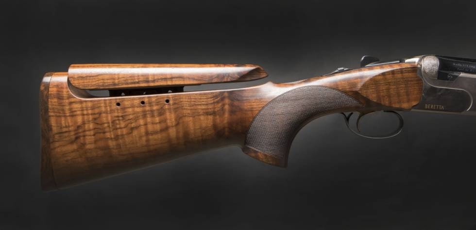 PISTOLGREP OG KINNSTØTTE: Fullt pistolgrep foretrekkes av konkurranseskyttere, men kan fint brukes på jakt. Dette skjeftet har i tillegg justerbar kinnstøtte. PISTOLGREP OG KINNSTØTTE: Fullt pistolgrep foretrekkes av konkurranseskyttere, men kan fint brukes på jakt. Dette skjeftet har i tillegg justerbar kinnstøtte.