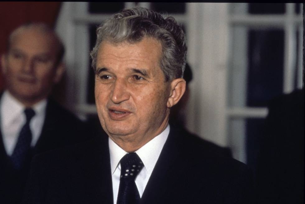 NICOLAE CEAUSESCU: Rumensk diktator som ble omtalt som “landets første-jeger”. Vant 270 gullmedaljer for utstilte trofeer. Det er antatt at Ceausescus jaktlag drepte 4000 bjørn. NICOLAE CEAUSESCU: Rumensk diktator som ble omtalt som “landets første-jeger”. Vant 270 gullmedaljer for utstilte trofeer. Det er antatt at Ceausescus jaktlag drepte 4000 bjørn.