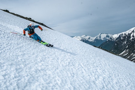 KLARE SEG SELV: Carl Peder er overlatt til seg selv og egne vurderinger på Stryn Sommerski. Men i morgen (journ anm neste episode) møter han Fred. Bilde: Christian Nerdrum KLARE SEG SELV: Carl Peder er overlatt til seg selv og egne vurderinger på Stryn Sommerski. Men i morgen (journ anm neste episode) møter han Fred. Bilde: Christian Nerdrum