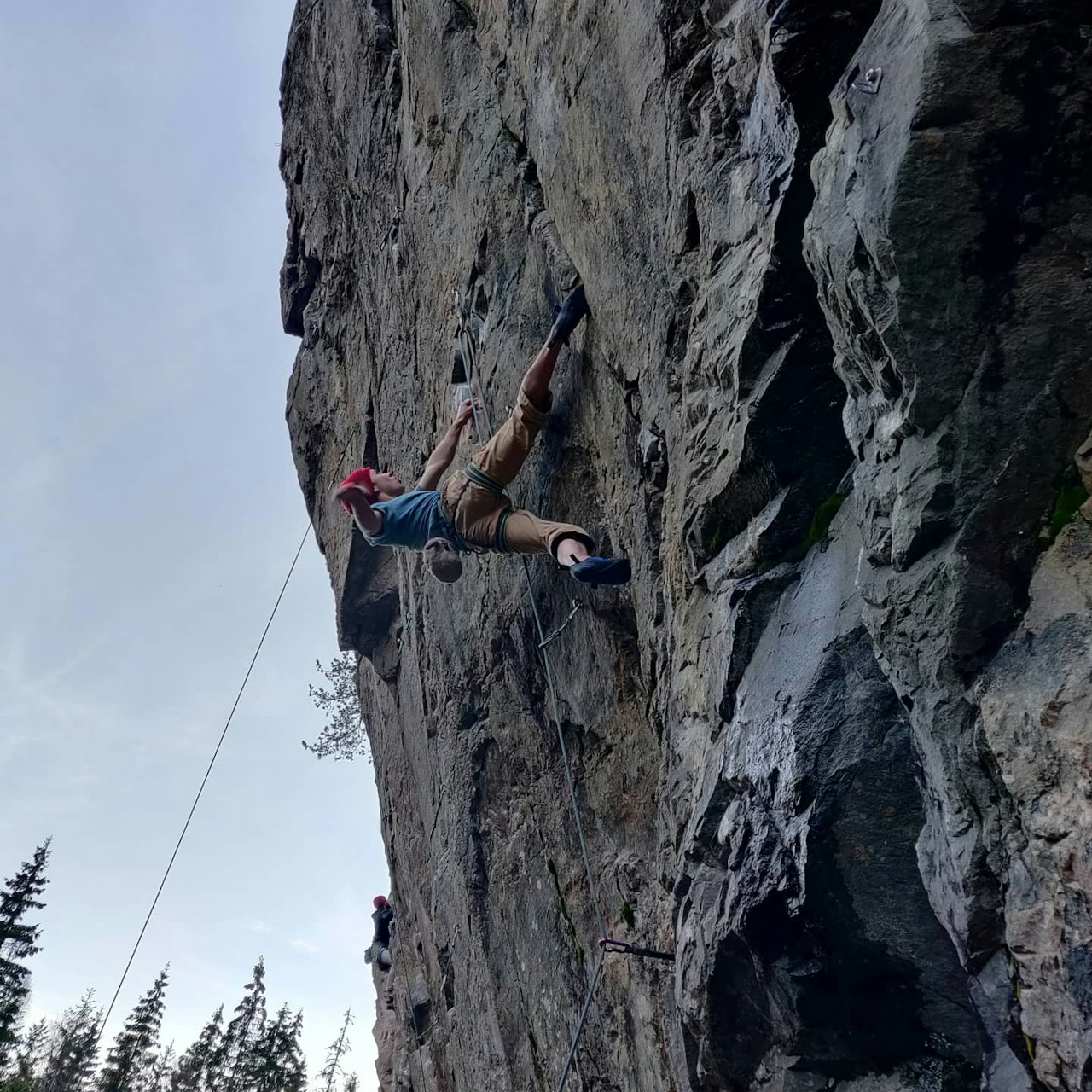 Teodor på Pump Fiction (8b+) på Fetsund.  Teodor på Pump Fiction (8b+) på Fetsund.