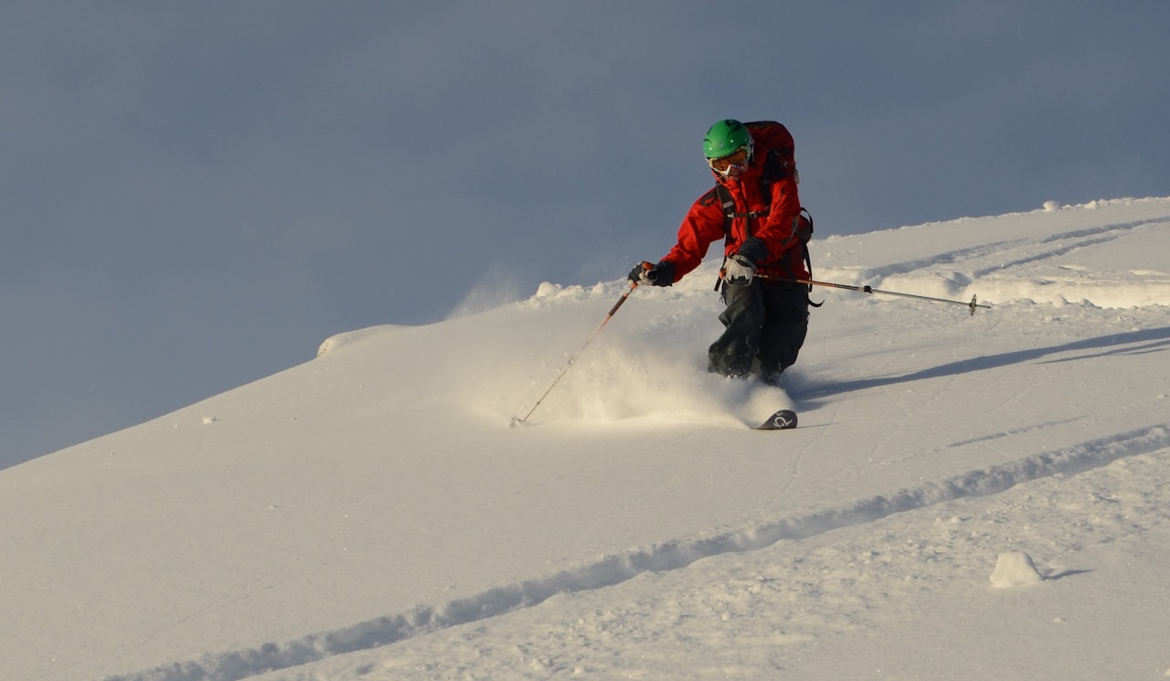 Selv om det ikke er like mange som kjører telemark som randonne, er de verdensmestere på å kose seg i pudderet! Foto: Sandra Lappegard Selv om det ikke er like mange som kjører telemark som randonne, er de verdensmestere på å kose seg i pudderet! Foto: Sandra Lappegard