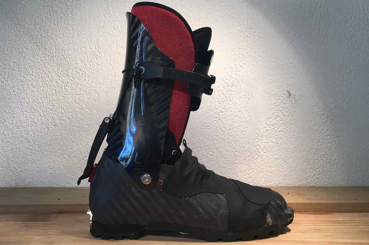PROTOTYPE: Holdbarhet og riktig fleks er den store utfordringen før telemarkstøvelen til karbonmester Pierre Gignoux kan slippes på markedet. Foto: Pierre Moyade PROTOTYPE: Holdbarhet og riktig fleks er den store utfordringen før telemarkstøvelen til karbonmester Pierre Gignoux kan slippes på markedet. Foto: Pierre Moyade