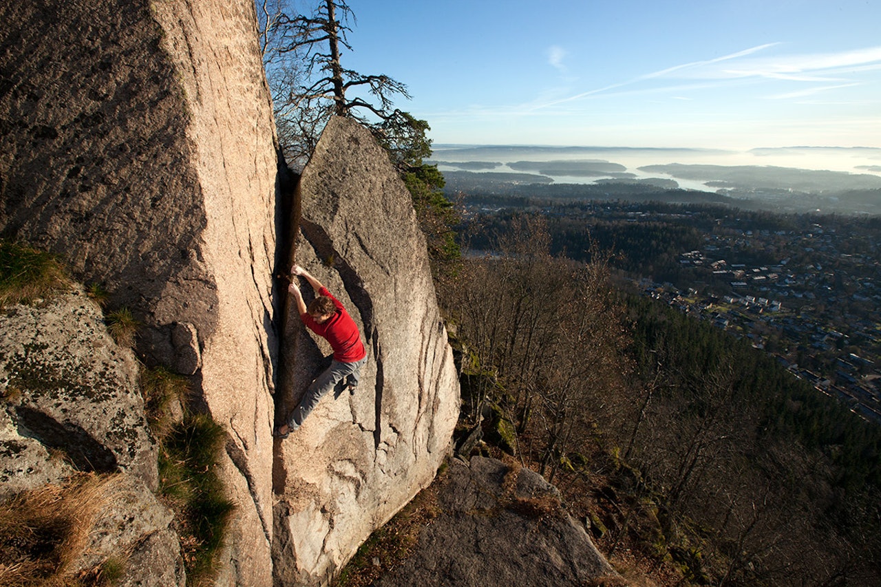 LOHENGRIN: Er det en bulder du bør gå når solen skinner og fjellet fremdeles er kjølig, så er det Norges første buldreklassiker. LOHENGRIN: Er det en bulder du bør gå når solen skinner og fjellet fremdeles er kjølig, så er det Norges første buldreklassiker.
