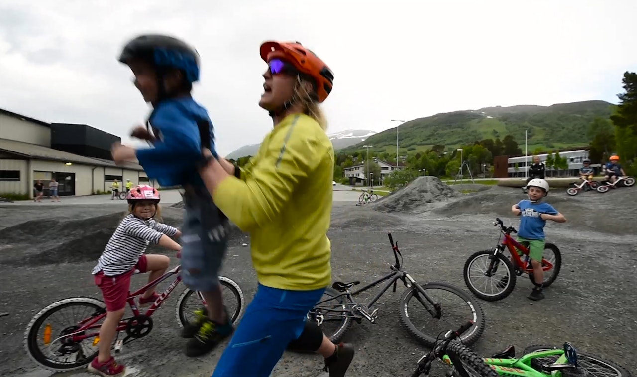 SLIK SKAL DET GJØRES: Det er ikke vanskelig å få ha pumptracken sin i fred, det handler bare om å rydde effektivt. Foto: Martin Innerdal Dalen SLIK SKAL DET GJØRES: Det er ikke vanskelig å få ha pumptracken sin i fred, det handler bare om å rydde effektivt. Foto: Martin Innerdal Dalen