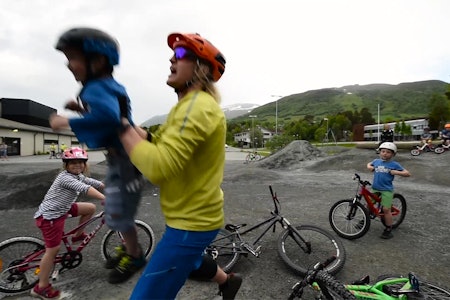 SLIK SKAL DET GJØRES: Det er ikke vanskelig å få ha pumptracken sin i fred, det handler bare om å rydde effektivt. Foto: Martin Innerdal Dalen SLIK SKAL DET GJØRES: Det er ikke vanskelig å få ha pumptracken sin i fred, det handler bare om å rydde effektivt. Foto: Martin Innerdal Dalen