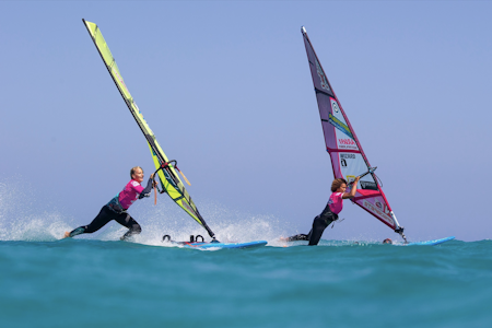 FRENEMIES: Brødholt og Offringa er bestevenner og hverandres tøffeste konkurrenter. I helgen møter de 80 kursdeltagere i Møvik. Foto: PWA / John Carter FRENEMIES: Brødholt og Offringa er bestevenner og hverandres tøffeste konkurrenter. I helgen møter de 80 kursdeltagere i Møvik. Foto: PWA / John Carter
