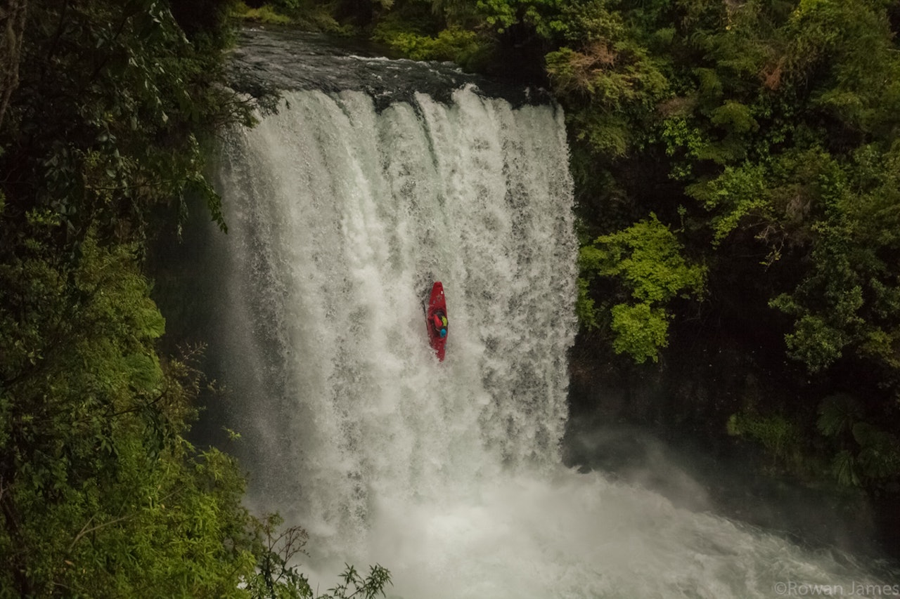 REISEBREV FRA CHILE: Elvepadler Halvor Heggem er på plass i Chile for å sette utfor bratte elver. Foto: Rowan James REISEBREV FRA CHILE: Elvepadler Halvor Heggem er på plass i Chile for å sette utfor bratte elver. Foto: Rowan James